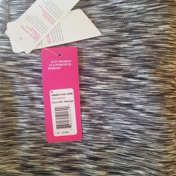 Moving Comfort Urban Gym Capri in Ebony Melange - Picture 4 of 9